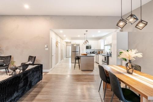 Bohemian vibe 2 bedroom Free Parking Brand New in Lachine
