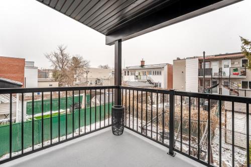 Bohemian vibe 2 bedroom Free Parking Brand New in Lachine