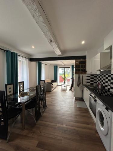 Domaine Baccia Donna Proche Nice, Climatisation, Jacuzzi chauffé, Pétanque & Parking gratuit (Domaine Baccia Donna Proche Nice, Climatisation, Jacuzzi chauffe, Petanque & Parking gratuit) in La Trinite