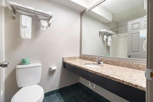 Days Inn & Suites by Wyndham Norton Shores/Muskegon