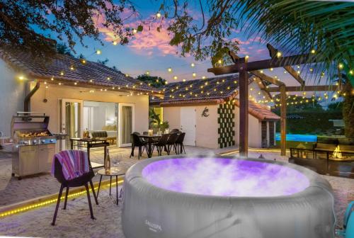 Firepit, Beach, Basketball, LuxuryVilla in Palmetto Bay (FL)