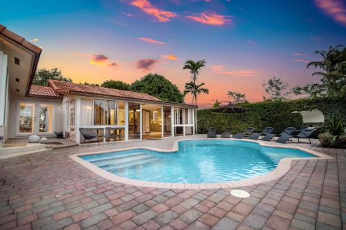 Firepit, Beach, Basketball, LuxuryVilla in Palmetto Bay (FL)