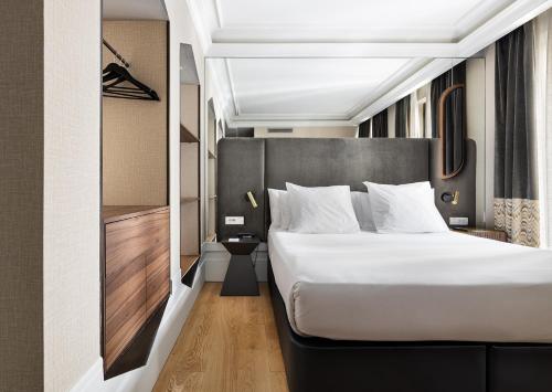 Economy Double or Twin Room image 10