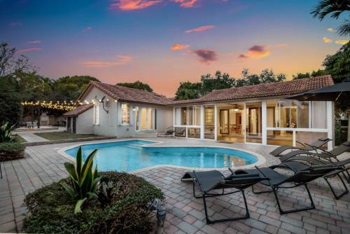 Firepit, Beach, Basketball, LuxuryVilla in Palmetto Bay (FL)