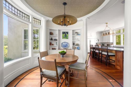 Lavish Boston Mansion For Short And Mid Term Stays in 戴德鎮 (MA)