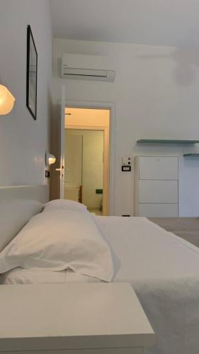 Hotel Ambassador Room Only - Self Check-in 4