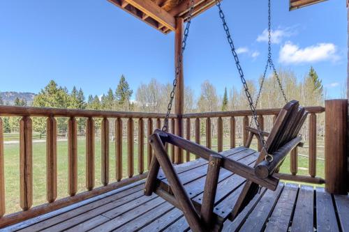 Blue Spruce Cabin in West Yellowstone, USA