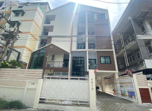 NIJ Lady dorm, Bangkok
