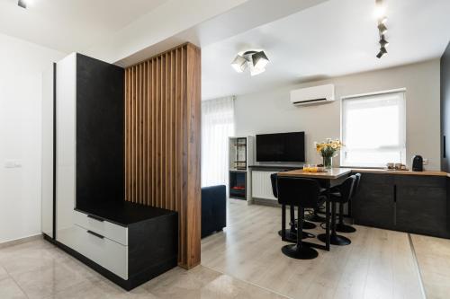 Skylark - Melbourne Penthouse with Jacuzzi & View, Braszów (zdjęcie 7)