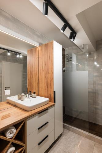 Skylark - Melbourne Penthouse with Jacuzzi & View, Braszów (zdjęcie 6)
