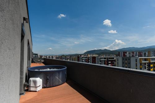Skylark - Melbourne Penthouse with Jacuzzi & View, Braszów (zdjęcie 2)