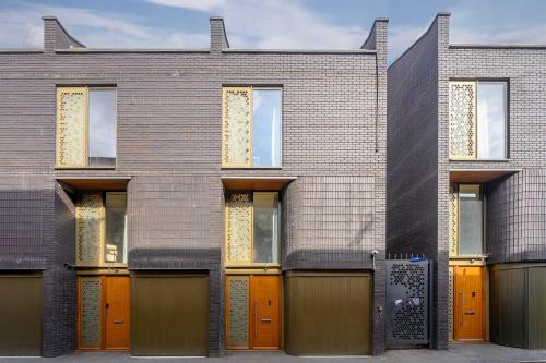 4 Bed Canal St Villa Free Parking, Manchester (photo 3)