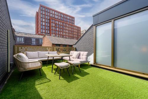 4 Bed Canal St Villa Free Parking, Manchester (photo 9)