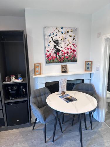 Laburnum Guest House at Bistro En Glaze in Wylam