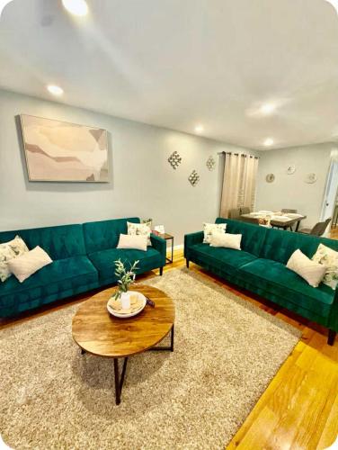 Exceptional 3BR with parking, Sleeps up to 8