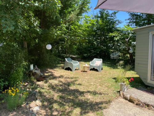 Un bel endroit dans la nature in เบซัก