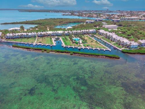 Indigo Reef #48 - Pirates Cove- Luxury Waterfront Villa, 31' Dock, Marathon (zdjęcie 2)
