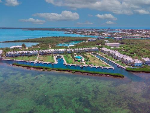 Indigo Reef #48 - Pirates Cove- Luxury Waterfront Villa, 31' Dock, Marathon (zdjęcie 7)