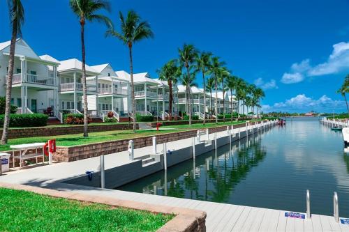 Indigo Reef #10 - Sunset Bay - Luxury Waterfront Villa, 31' Dock, Marathon