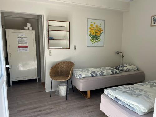 2 twin beds