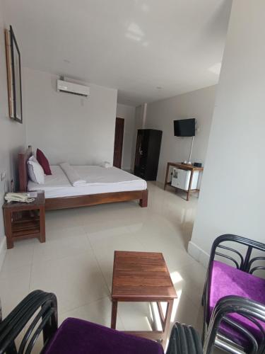 Double Room image 3