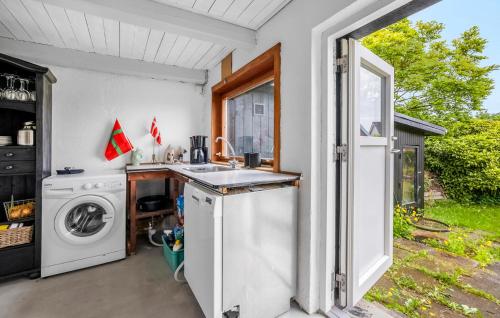 Exterior view, Cozy Home In Allinge With Kitchen in Tejn