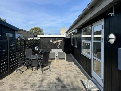 Exterior view, Seaside Cottage With Ocean View At Flovt Beach in Flovt