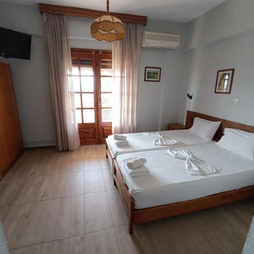 2 twin beds