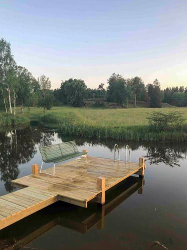 Viesnīcas āriene, Country Cottage By Natural Pond In Söderköping (Country Cottage By Natural Pond In Soderkoping) in Gusum
