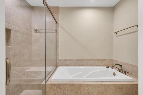 1418 South Beach Villas in 사우스 비치