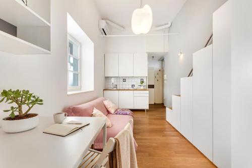 modern studio apartment in the heart of old city