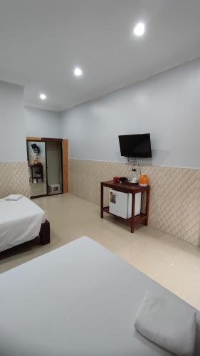 Budget Twin Room image 6