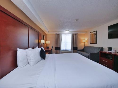 Red Lion Inn & Suites Auburn - image 11