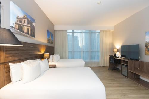 Deluxe Double Room image 2