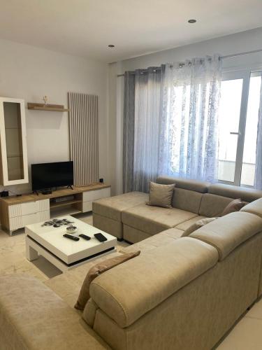 One-Bedroom Apartment image 4