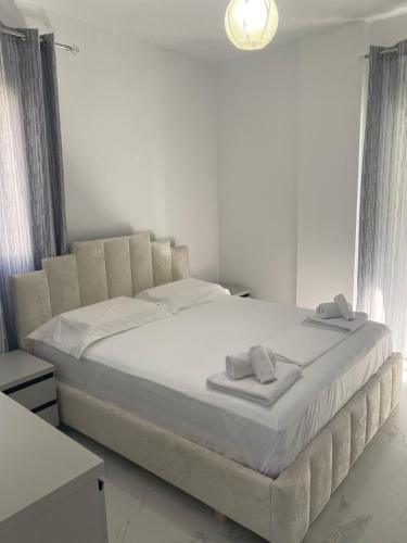 One-Bedroom Apartment image 1