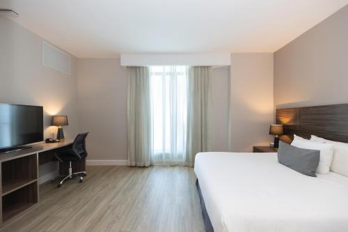 Deluxe King Room - Non-Smoking room in Victoria Hotel and Suites Panama