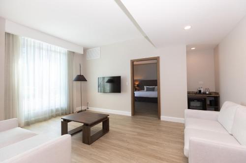 Deluxe Suite with King Bed  room in Victoria Hotel and Suites Panama