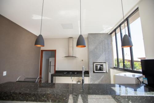 Kjøkken, Charmosa Casa c/ 3 suítes e Piscina com Hidro (Charmosa Casa c/ 3 suites e Piscina com Hidro) in Parque Termas de Caldas