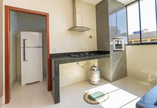 Kjøkken, Charmosa Casa c/ 3 suítes e Piscina com Hidro (Charmosa Casa c/ 3 suites e Piscina com Hidro) in Parque Termas de Caldas