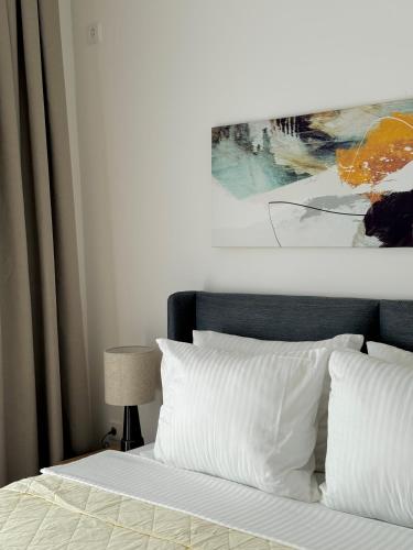 One-Bedroom Apartment image 6