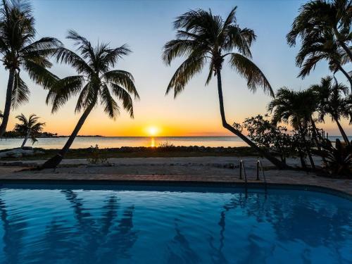 Sunsets in Paradise - Private Direct Waterfront Pool Home, 22' Dock