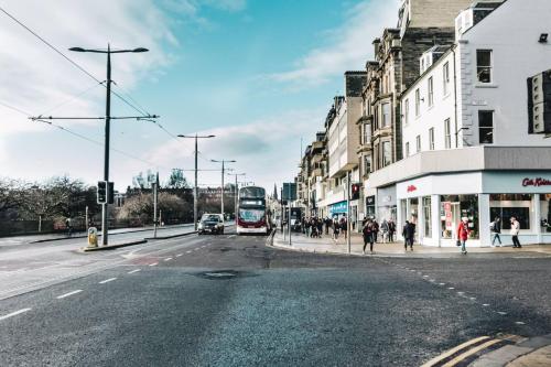 Peaceful City Retreat in Edinburghs Heart - image 13