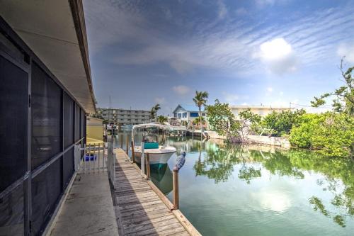 Waterfront Hideaway - Pet Friendly Waterfront Home, 24' Dock, Marathon