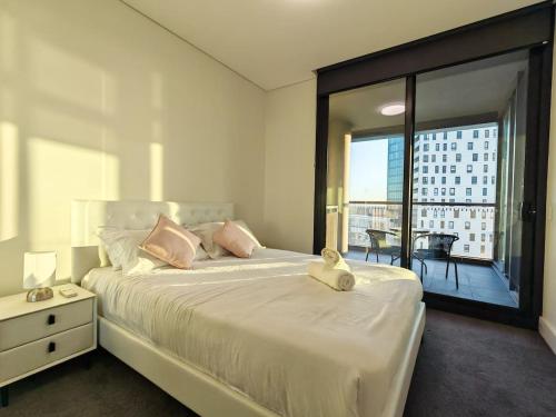 Executive Two-Bedroom Apartment in Olympic Park - image 4