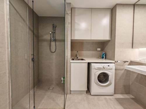Cozy APT close to Accor Stadium - image 2