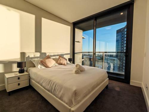 Executive Two-Bedroom Apartment in Olympic Park - image 8