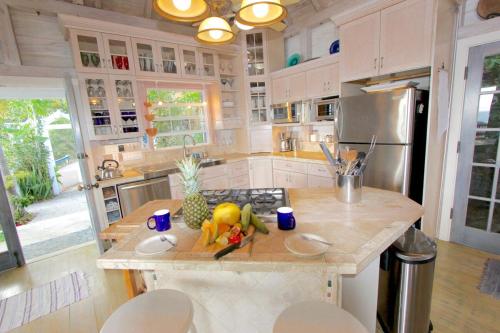 Big Blue Ocean Views from Every Room, Small Pool and Hot Tub - Sea Rock in 中部