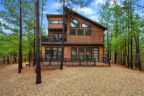 Moonshine Times - 3king 4queen perfect family and friends cabin firepit, Broken Bow