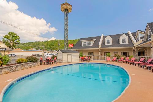 Econo Lodge Inn & Suites Gatlinburg at the Convention Center
